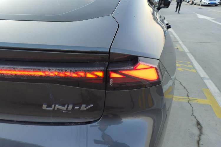 Used Changan UNI-V 2022 1.5T Prestige Version
