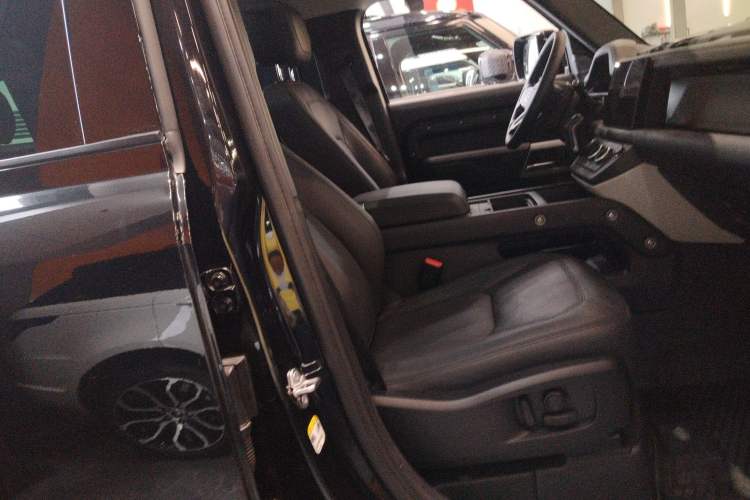 Used Land Rover Defender 2023 Facelift 110 3.0T P400 Dark Edition
