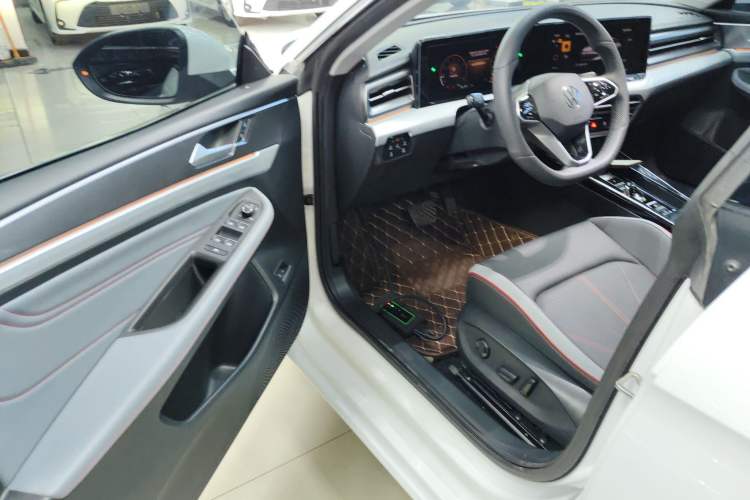 Used Volkswagen Lamando 2024 Lavida L 280TSI DSG Cool & Spicy Edition
