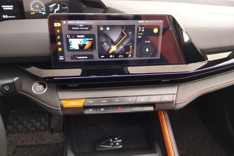 Used Changan UNI-V 2022 1.5T Prestige Version
