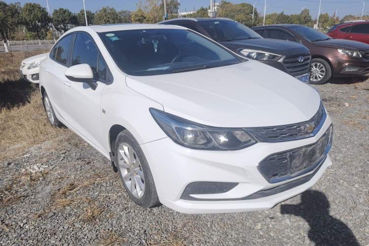 Used Chevrolet Cruze 2017 1.5L Automatic Pioneer Sunroof Edition
