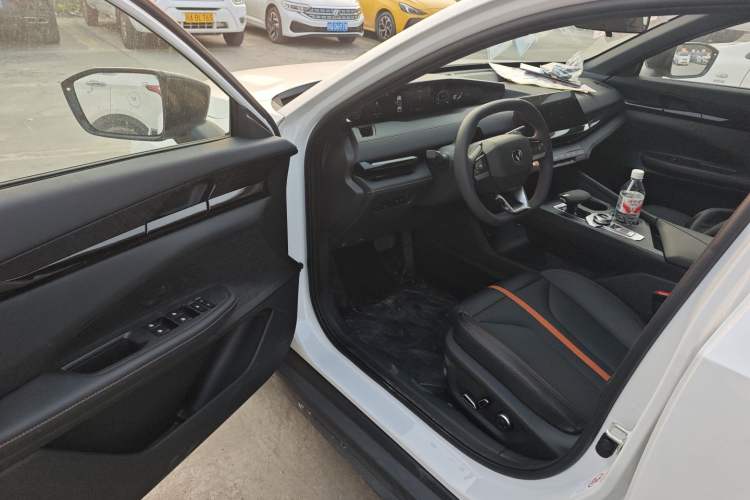 Used Changan UNI-V 2024 1.5T Prestige Edition
