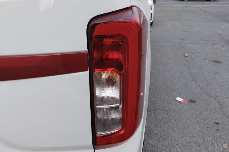 Used Dongfeng Fengon 380 2022 1.5L Standard Edition 7-Seater Passenger Vehicle