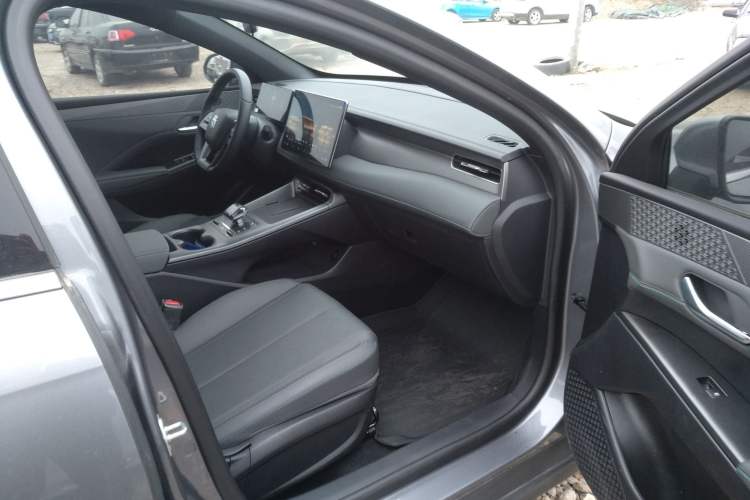 Used BYD Qin PLUS 2025 DM-i Smart Drive 55KM Beyond Model
