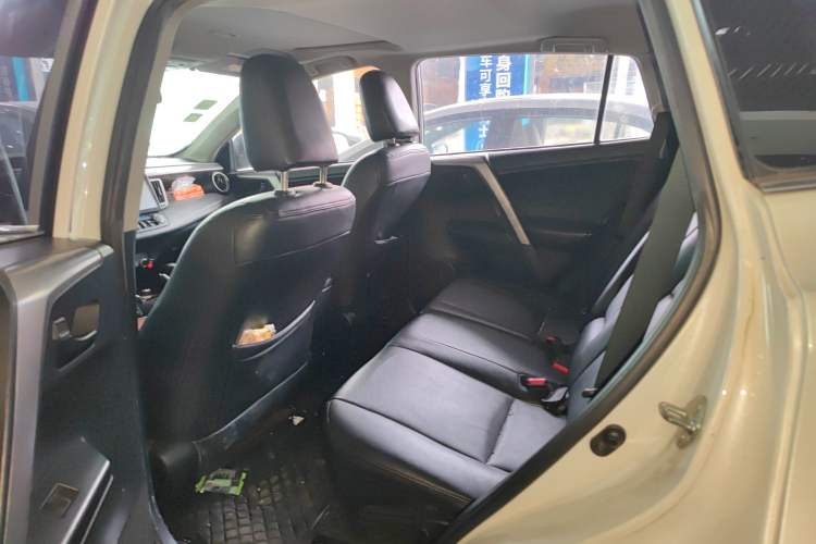 Used Toyota RAV4 2016 2.0L CVT Two-Wheel Drive Fashion Edition China V Standard
