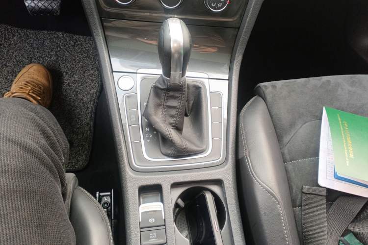 Used Volkswagen Golf 2018 230TSI Automatic Luxury Version
