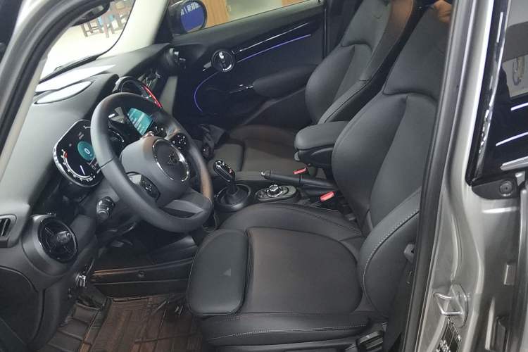 Used  MINI 2023 1.5T COOPER Artist Five-Door Edition
