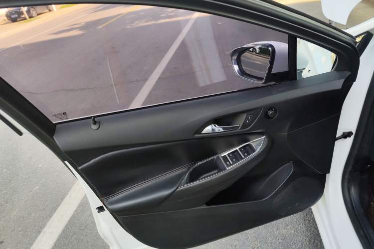 Used Chevrolet Cruze 2017 1.5L Automatic Pioneer Sunroof Edition
