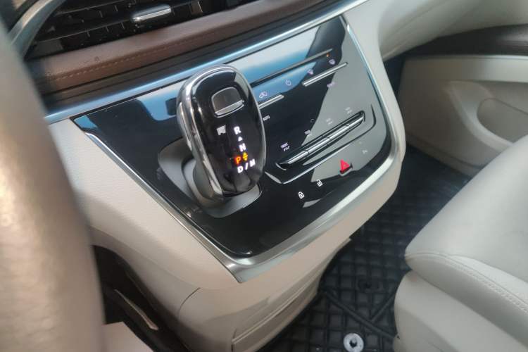 Used Buick GL8 2023 Land Executive Class Smart Enjoyment Model
