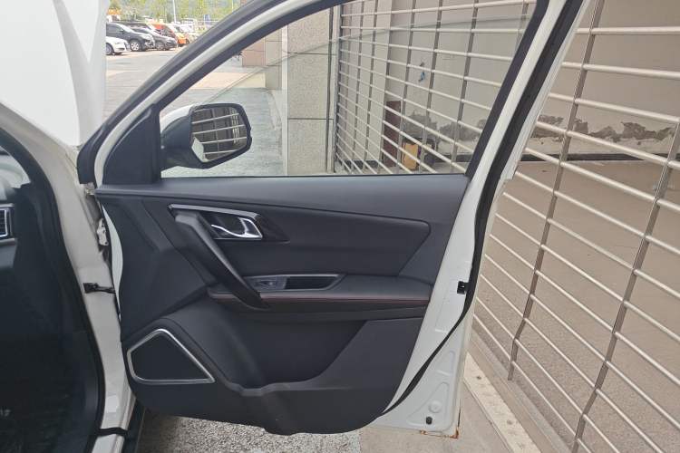 Used FAW Senya R7 2017 1.6L Manual Luxury Model
