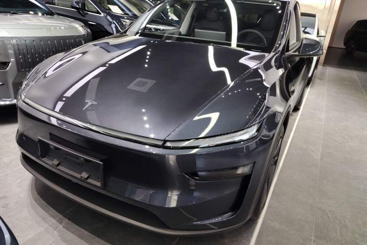 Used Tesla Model Y 2025 Rear-Wheel-Drive Version