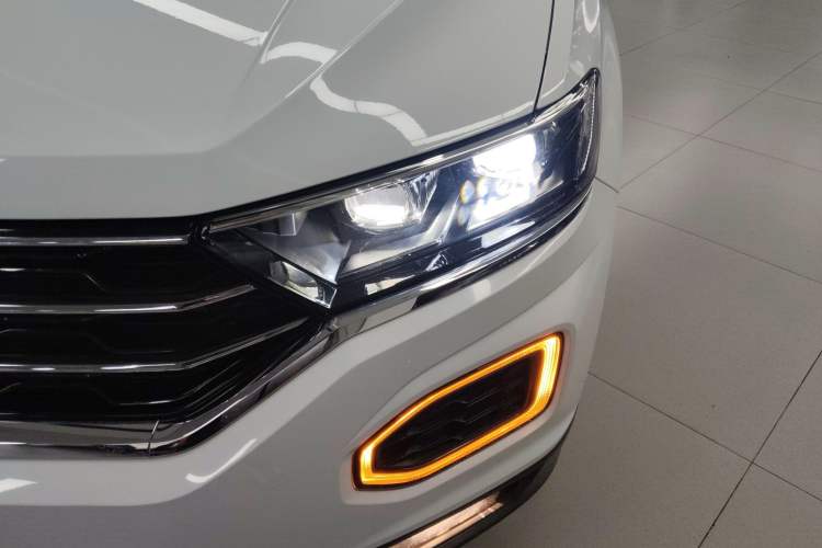 Used Volkswagen T-ROC 2019 230TSI DSG Two-Wheel-Drive Advanced Version China VI Standard
