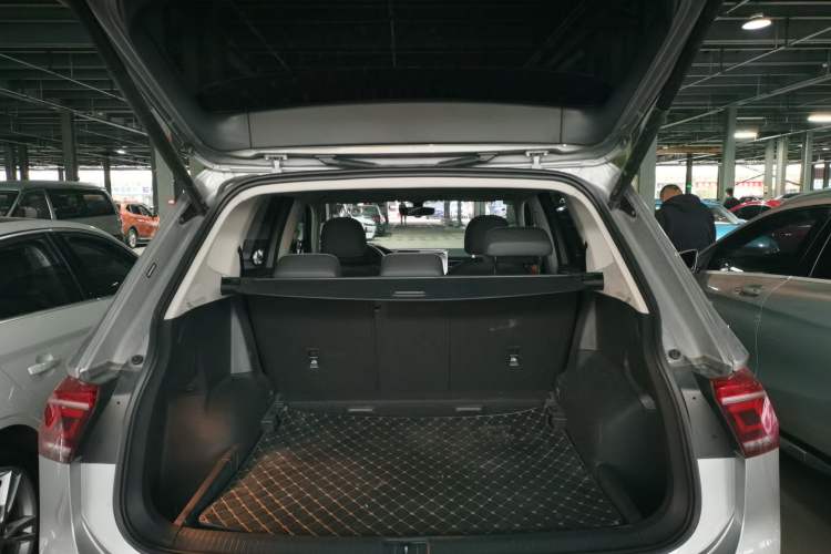 Used Volkswagen Tiguan L 2022 330TSI Automatic Two-Wheel Drive R-Line Enhanced Edition
