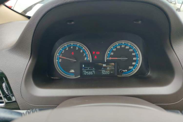 Used Baojun 730 2014 1.5L manual standard trim 7 seats
