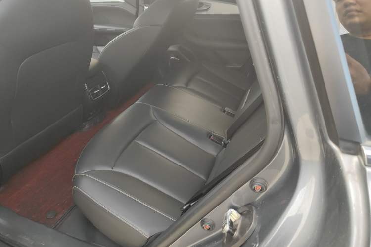 Used Roewe i6 MAX New Energy 2022 EV 500 Grand Touring Edition with Sunroof
