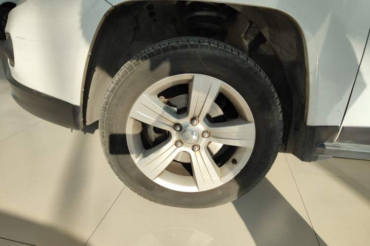 Used  Compass 2015 2.0L two-wheel drive sport version