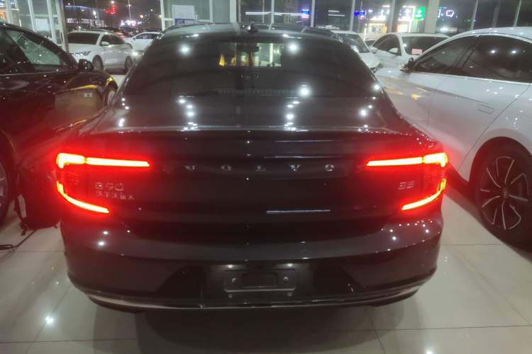 Used Volvo S90 2023 B5 Zhiyi Luxury Edition
