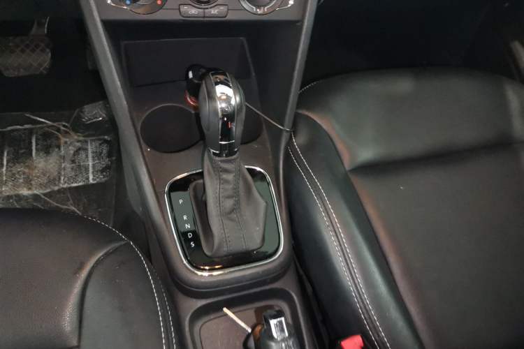 Used Volkswagen Polo 2016 1.6L Automatic Comfort Model
