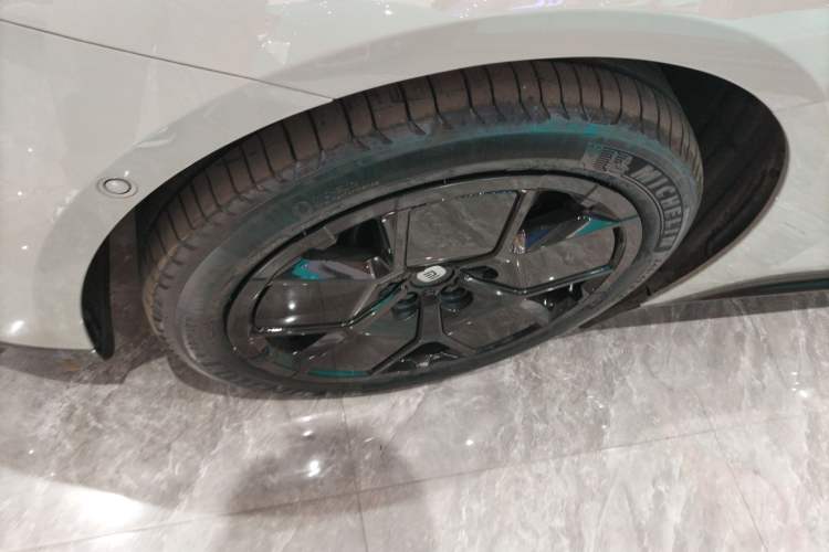 Used Xiaomi Auto SU7 2024 Rear-Drive Standard Founder Edition
