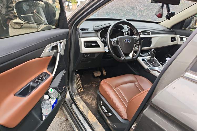 Used Geely Auto Emgrand X7 Sport 2018 1.8TD Automatic Two-Wheel Drive ZhiZun Model with 4G Connectivity
