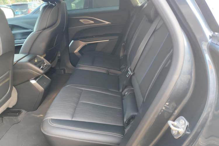 Used Cadillac LYRIQ 2024 Rear-Drive Standard Range Luxury Edition
