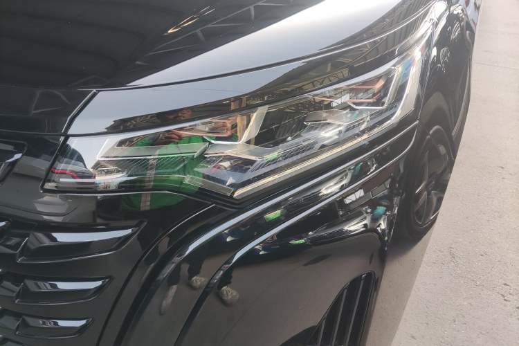 Used Denza D9 2022 DM-i 970 Four-Wheel Drive Prestige Model
