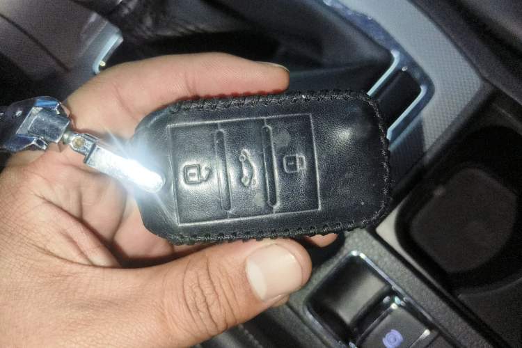 Used Roewe RX5 2016 20T Two-Wheel Drive Automatic Internet Smart Edition
