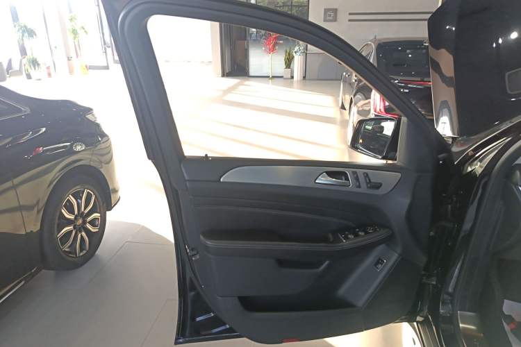 Used Mercedes-Benz M-Class 2015 ML 320 4MATIC