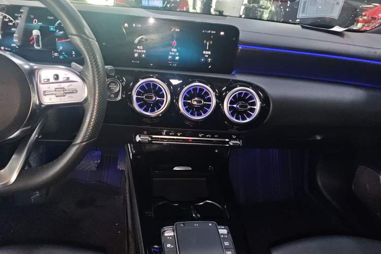 Used Mercedes-Benz A-Class 2022 Restyled A 200 L Sport Sedan Fashion Version
