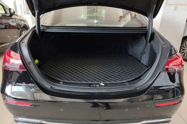 Used Mercedes-Benz E-Class New Energy 2022 Restyled E 350 e L Plug-in Hybrid Sedan
