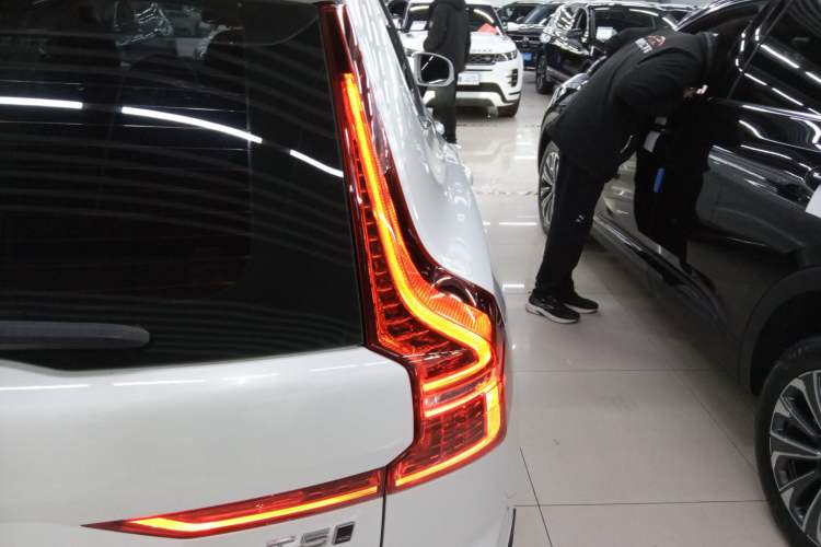 Used Volvo XC60 2019 T5 4x4 Smart Edition China VI Standard
