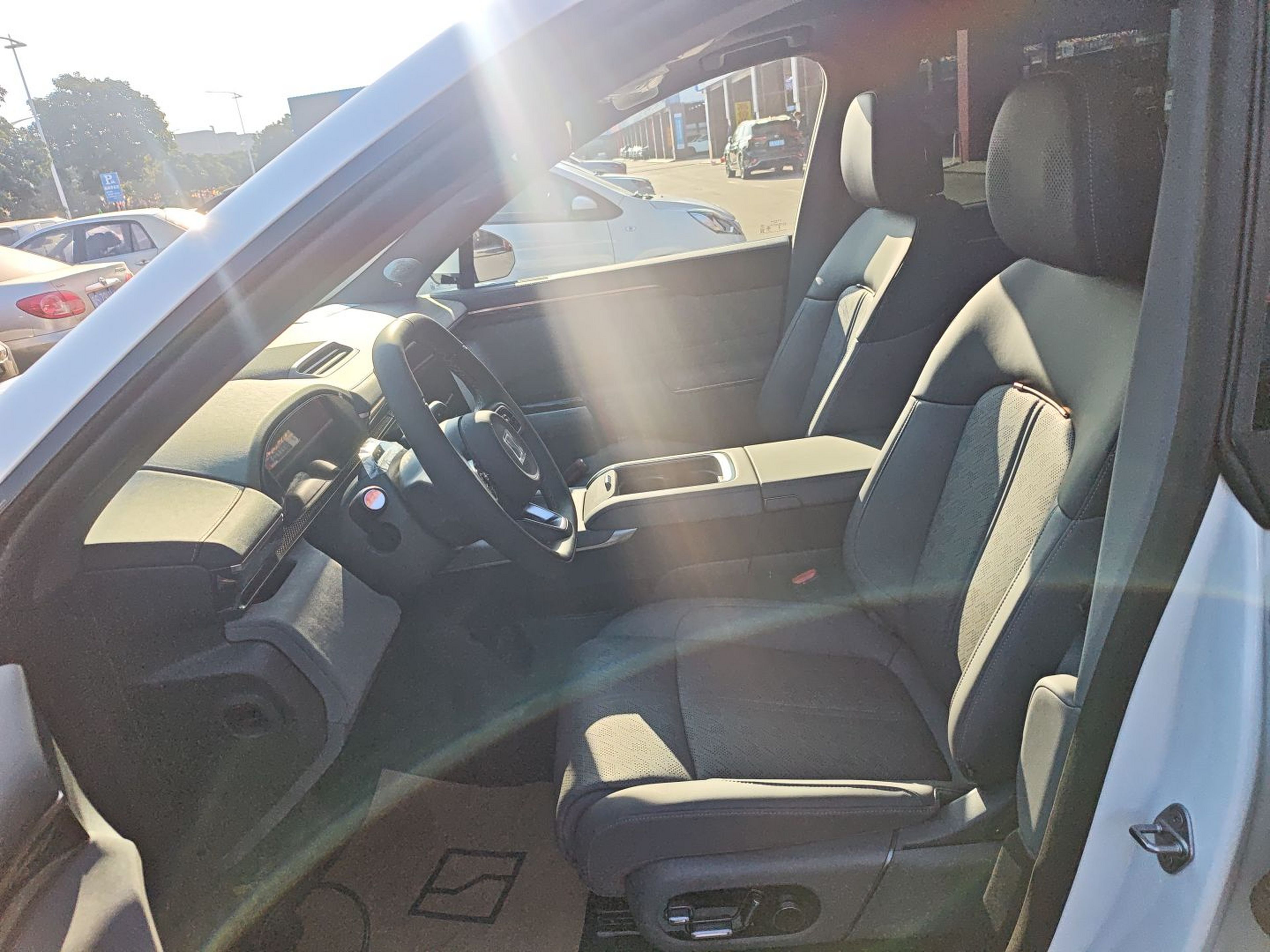 Переднее сиденье в автомобиле