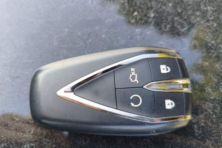 Used Changan UNI-V 2022 1.5T Prestige Version