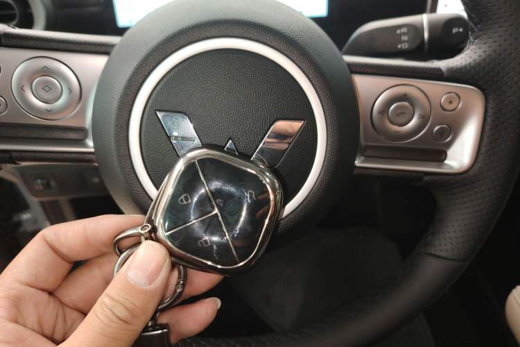 Used Wuling Bingo PLUS 2024 330 km Range Five-Seater Version
