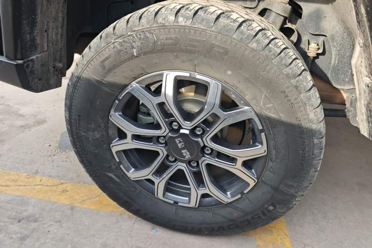 Used  BJ40 2023 2.0T Automatic Four-Wheel Drive Urban Hunter Edition Chivalrous Type