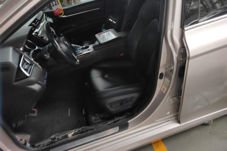 Used Toyota Camry 2018 2.5G Luxury Edition
