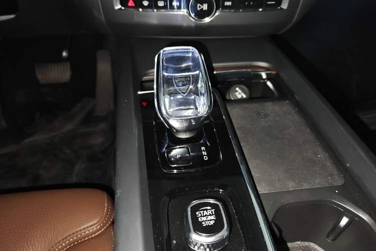 Used Volvo XC60 2025 B5 Four-Wheel Drive Smart & Advanced Luxury Edition
