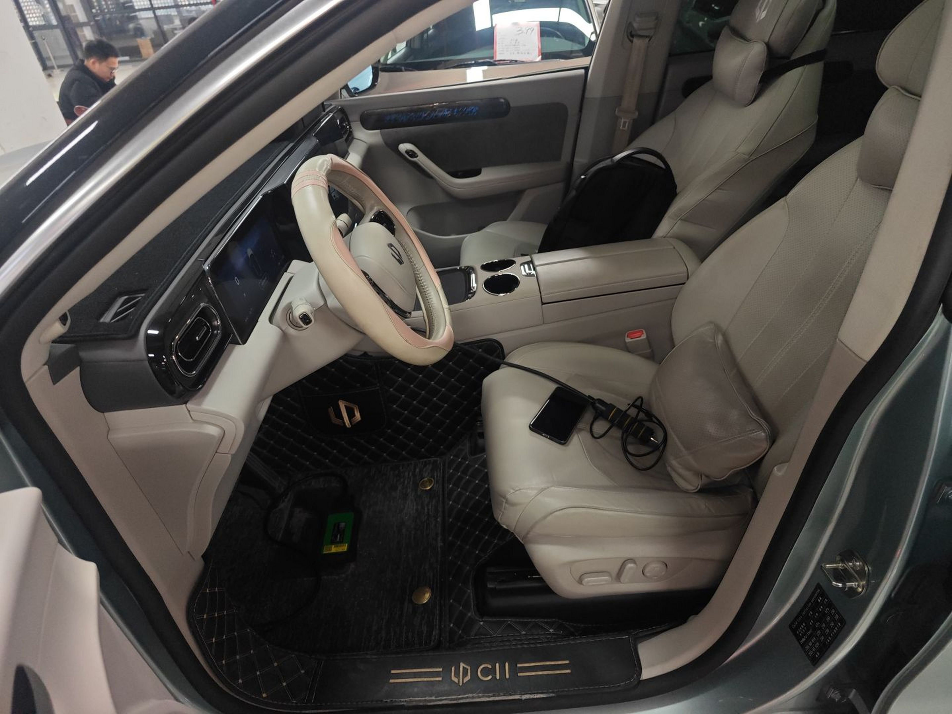 Переднее сиденье в автомобиле