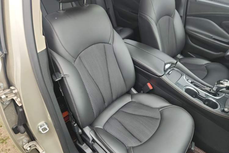 Used Buick Envision 2015 20T Two-Wheel-Drive Leading Model
