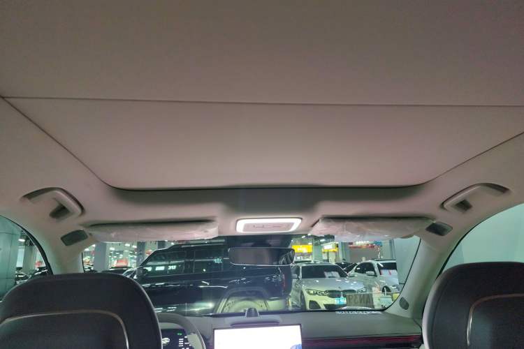 Used Zeekr 7X 2025 100 kWh Long-Range Rear-Wheel Drive with Intelligent Driving Features
