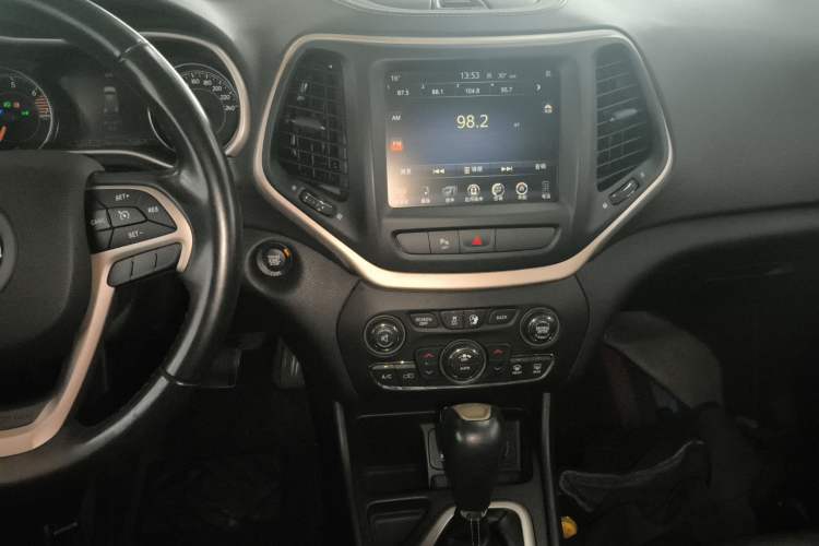 Used  Cherokee 2017 2.0L Superior Edition
