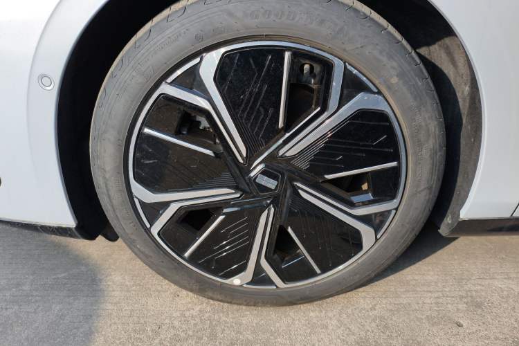 Used  E8 2024 665 km Range Rear-Drive Starship Intelligent Driving Version