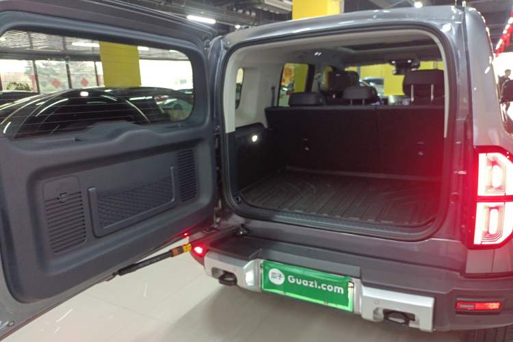 Used Formula Leopard Leopard 5 2023 Navigator Edition
