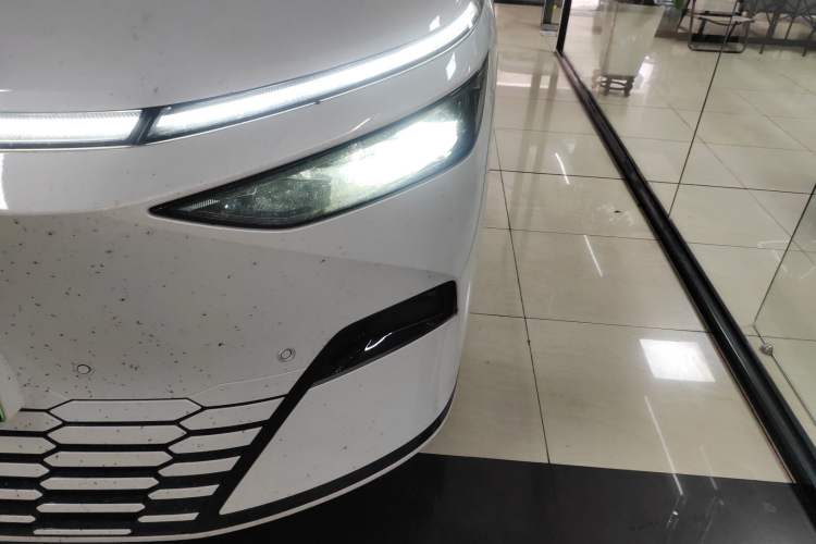 Used XPeng X9 2024 640 All-Wheel Drive High-Performance Max
