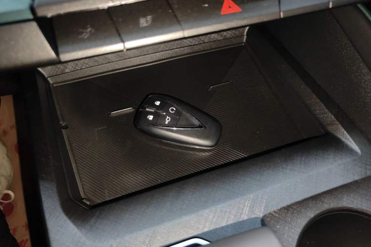 Used Changan UNI-V iDD 2024 Blue Whale Smart Electric iDD 136km Luxury Model