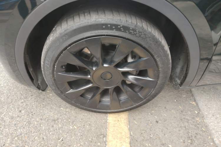 Used Tesla Model Y 2023 Long-Range All-Wheel-Drive Version
