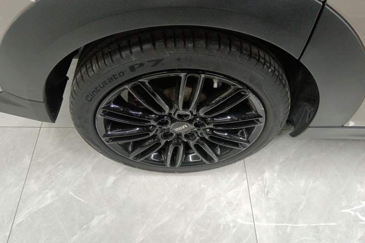 Used MINI MINI 2022 Updated 1.5T COOPER Artist Five-Door Edition
