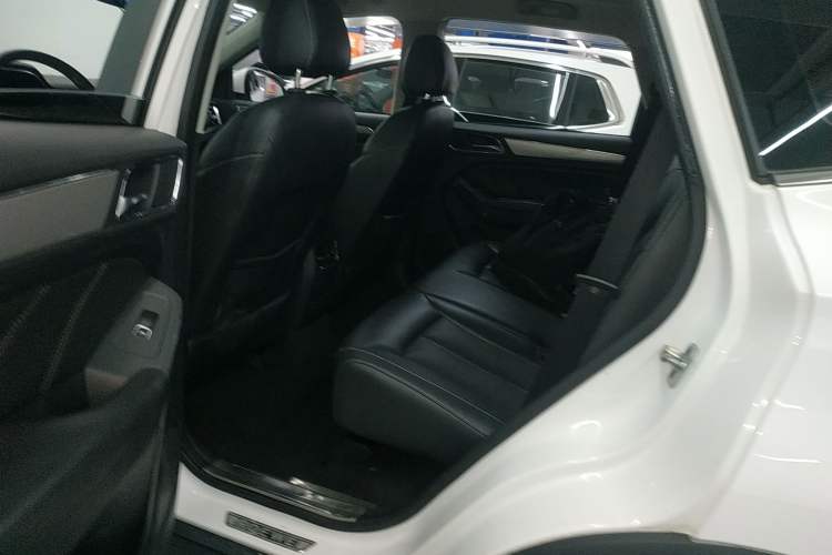 Used Roewe RX5 2016 20T Two-Wheel Drive Automatic Internet Smart Edition
