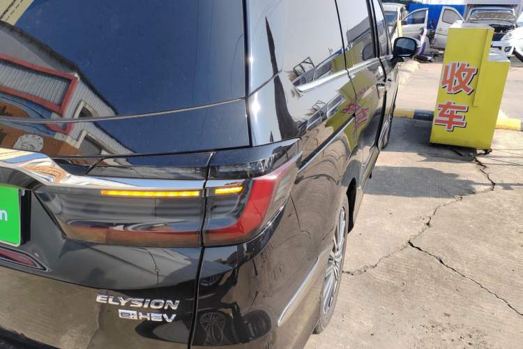 Used Honda Elysion 2022 2.0L eHEV Luxury First Edition
