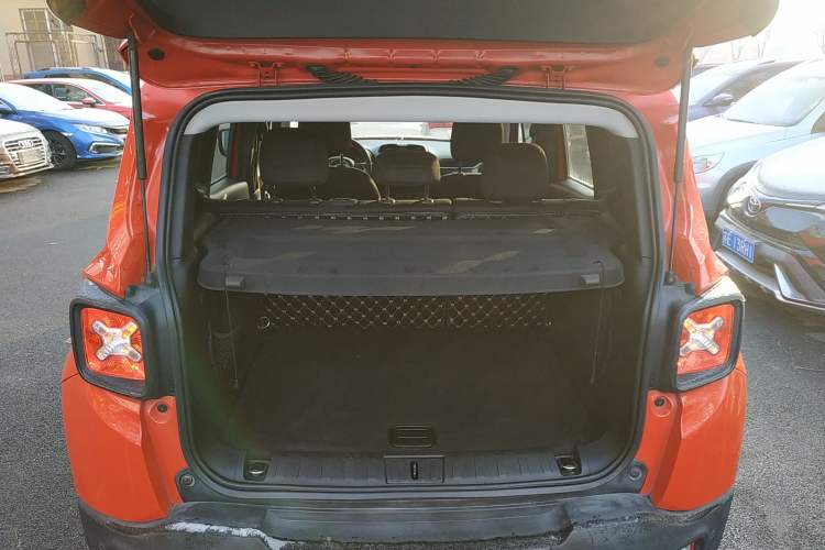 Used  Renegade 2018 Connected Large Screen Version 180T Automatic Jingneng Version
